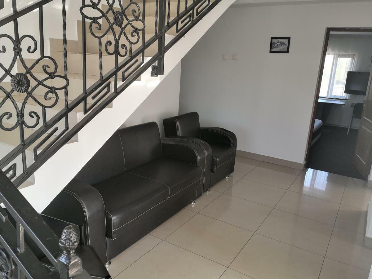 Pensiunea Platinum Târgu Jiu Esterno foto