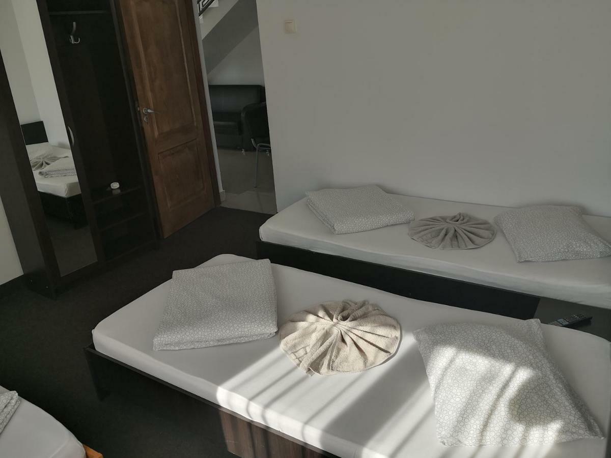 Pensiunea Platinum Târgu Jiu Esterno foto