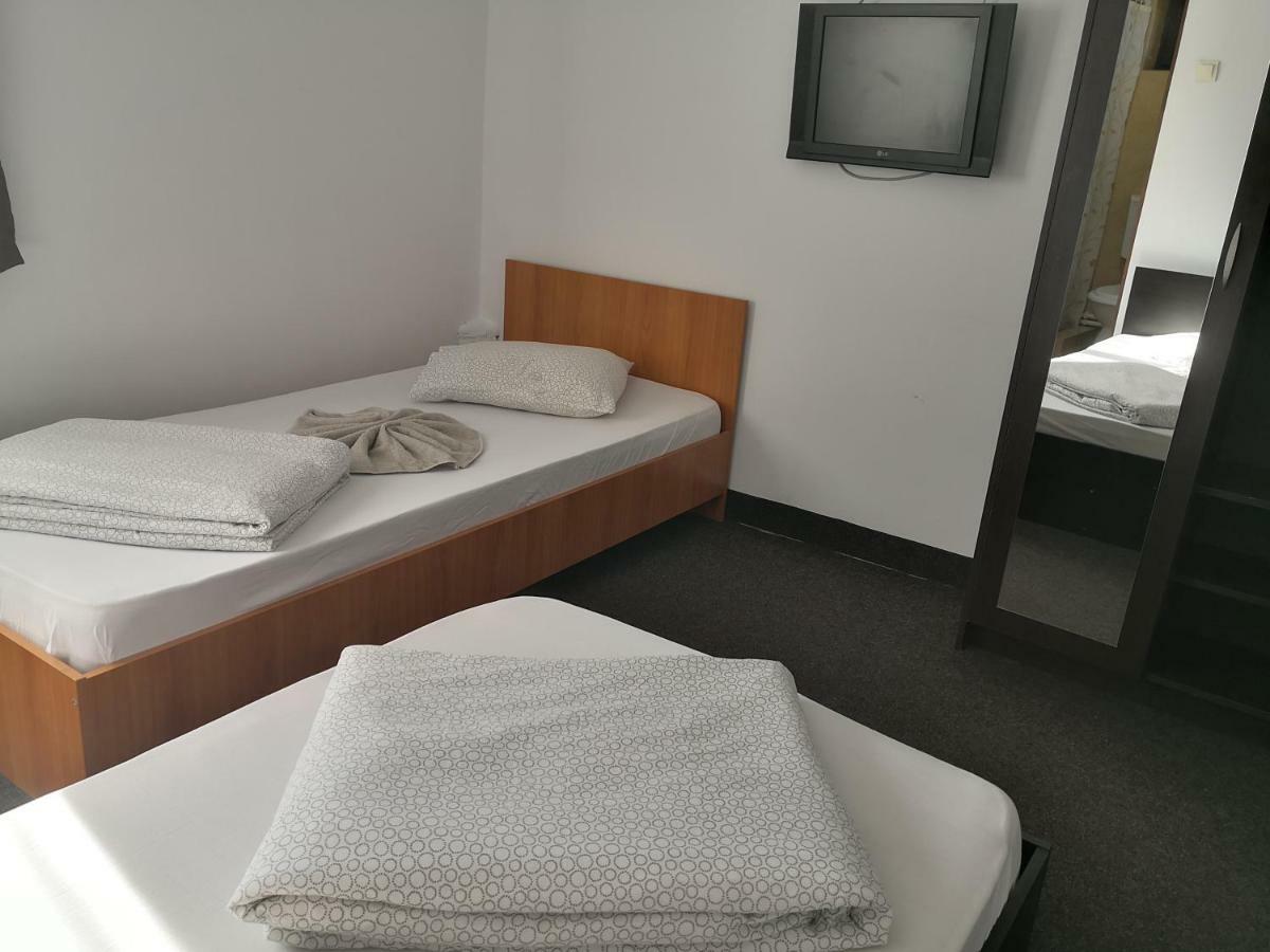 Pensiunea Platinum Târgu Jiu Esterno foto