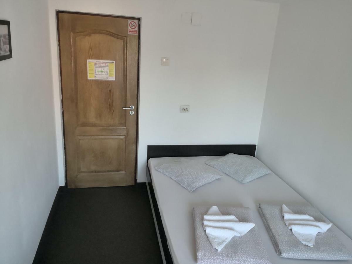 Pensiunea Platinum Târgu Jiu Esterno foto