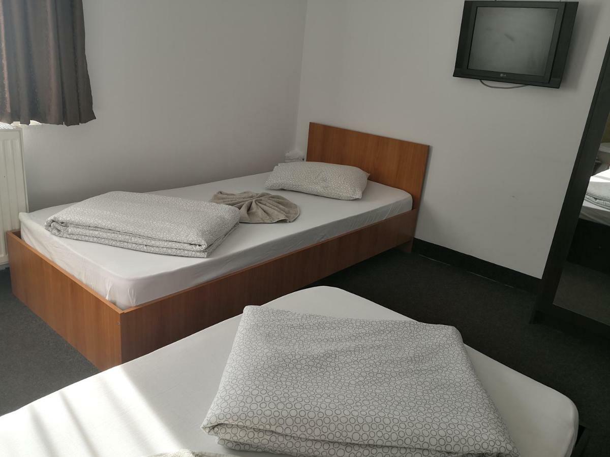 Pensiunea Platinum Târgu Jiu Esterno foto