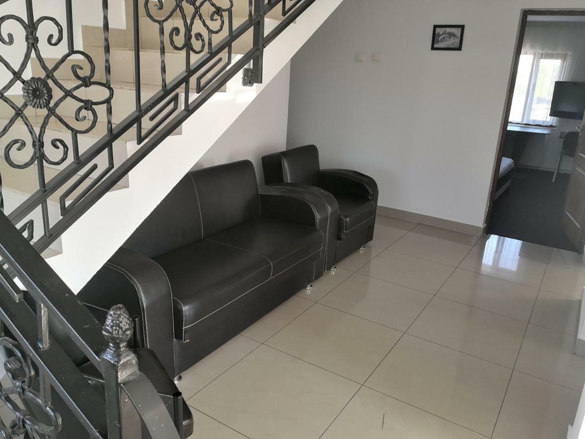 Pensiunea Platinum Târgu Jiu Esterno foto