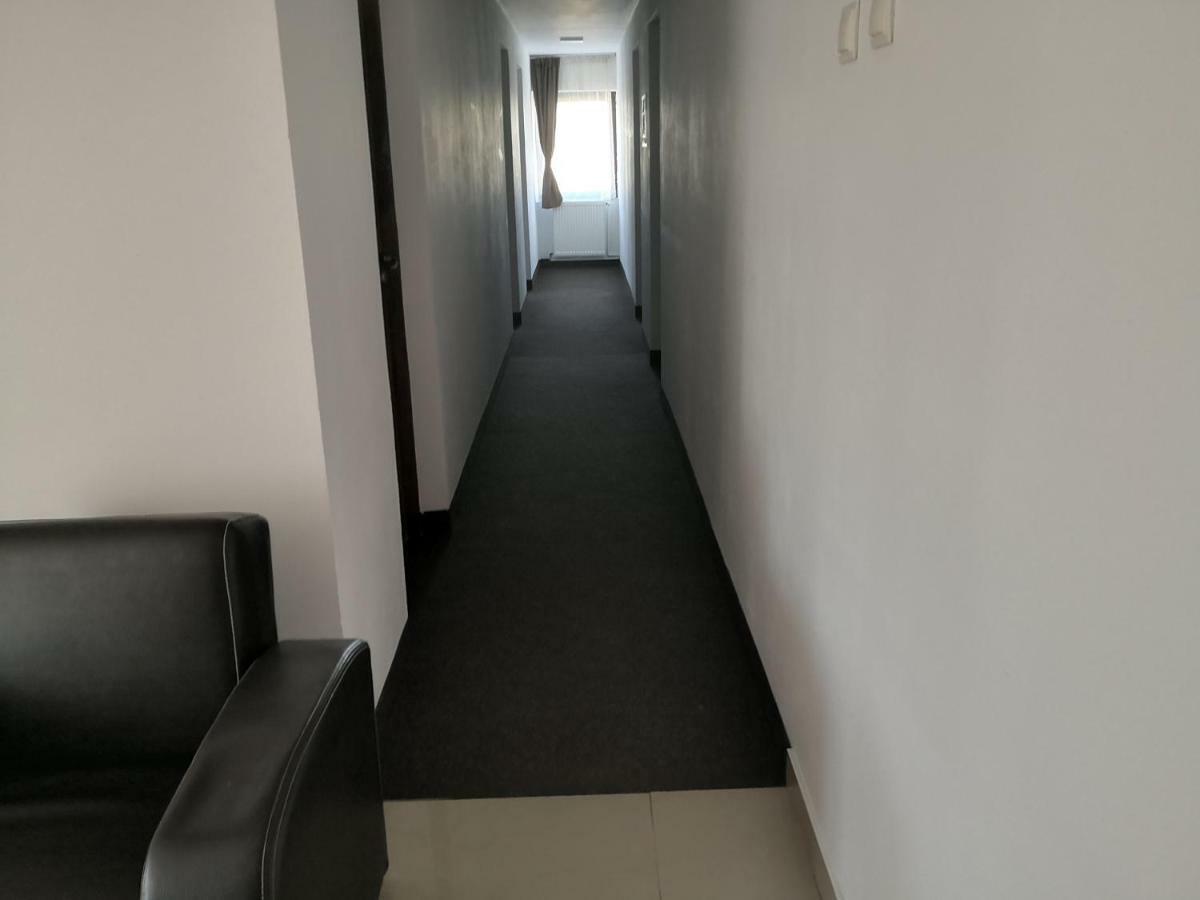 Pensiunea Platinum Târgu Jiu Esterno foto