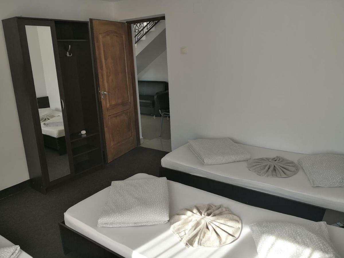 Pensiunea Platinum Târgu Jiu Esterno foto