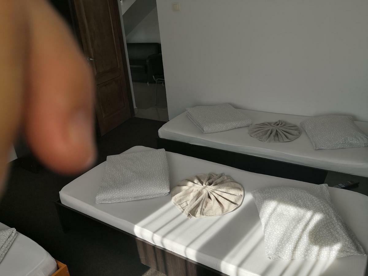 Pensiunea Platinum Târgu Jiu Esterno foto